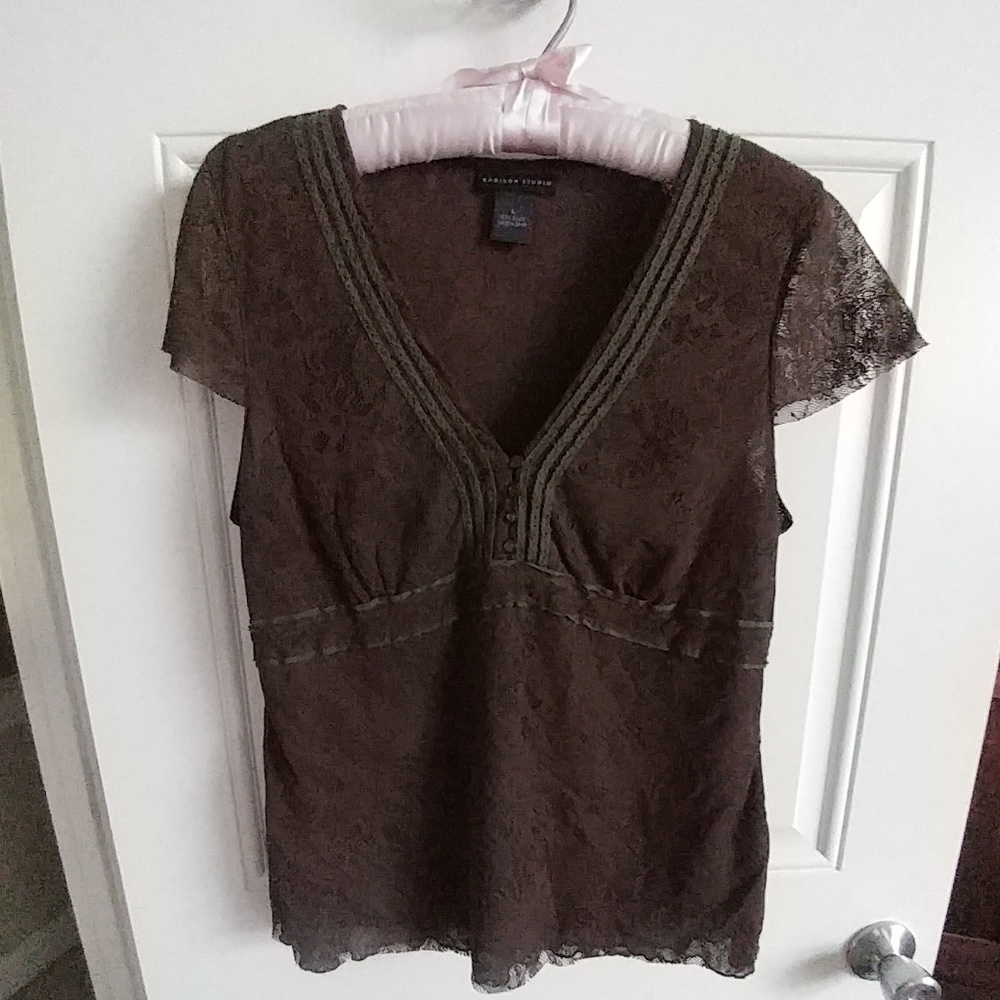 Madison Studio lace cap sleeve v neck brown L